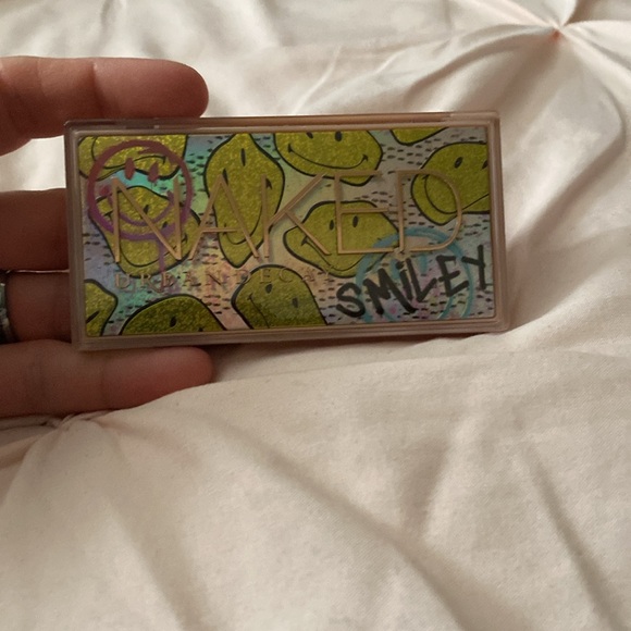 Urban Decay Eyeshadow Naked Mucho Happy - Picture 4 of 6